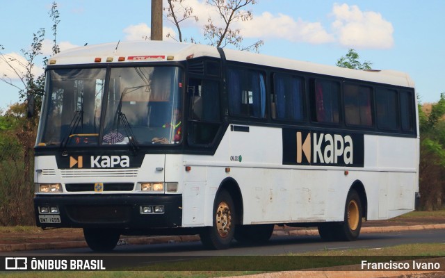 Ônibus Particulares 03 na cidade de Assis, São Paulo, Brasil, por Francisco Ivano. Número da foto: #9221695.