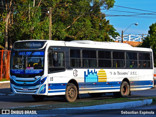 1º de Diciembre S.R.L. - Línea 41 05 na cidade de Asunción, Paraguai, por Sebastian Espinola. Número da foto: #9141214.