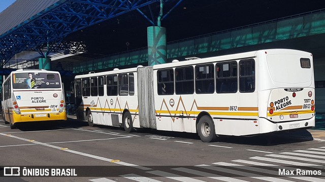 Companhia Carris Porto-Alegrense 0612 na cidade de Porto Alegre, Rio Grande do Sul, Brasil, por Max Ramos. Número da foto: #9145014.
