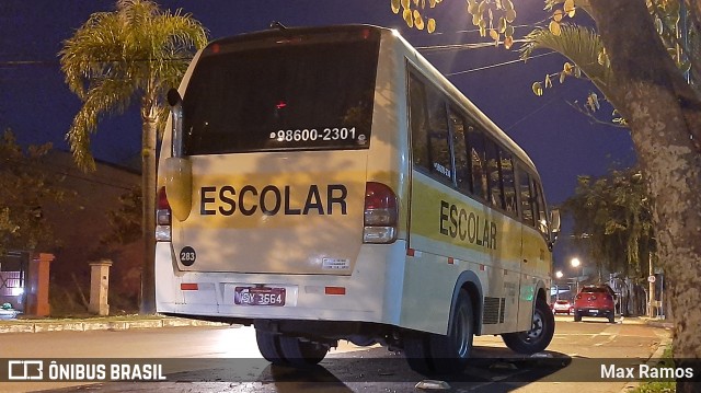 Escolares 283 na cidade de Porto Alegre, Rio Grande do Sul, Brasil, por Max Ramos. ID da foto: 9144329.