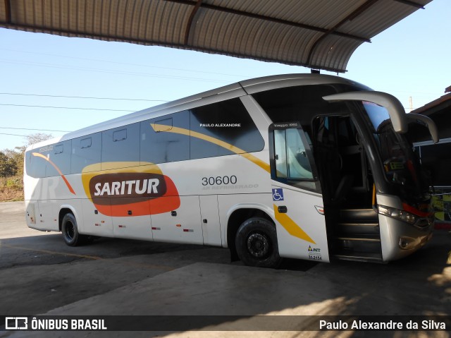 Saritur - Santa Rita Transporte Urbano e Rodoviário 30600 na cidade de Carmo do Cajuru, Minas Gerais, Brasil, por Paulo Alexandre da Silva. ID da foto: 9148664.