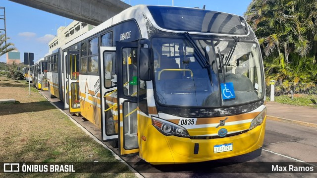 Companhia Carris Porto-Alegrense 0835 na cidade de Porto Alegre, Rio Grande do Sul, Brasil, por Max Ramos. Número da foto: #9147623.