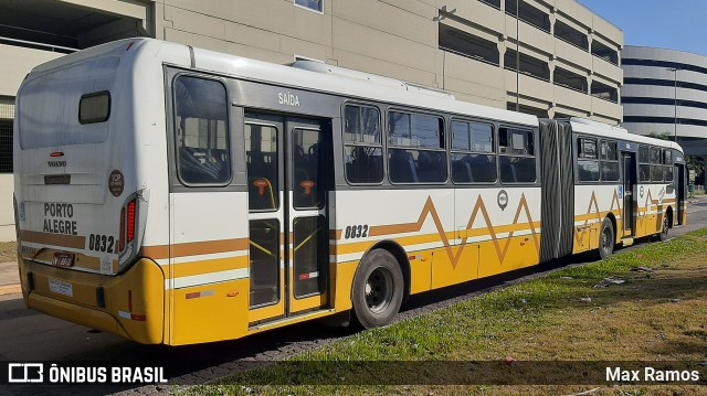 Companhia Carris Porto-Alegrense 0832 na cidade de Porto Alegre, Rio Grande do Sul, Brasil, por Max Ramos. Número da foto: #9147675.