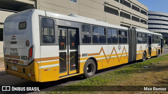 Companhia Carris Porto-Alegrense 0832 na cidade de Porto Alegre, Rio Grande do Sul, Brasil, por Max Ramos. ID da foto: 9147675.