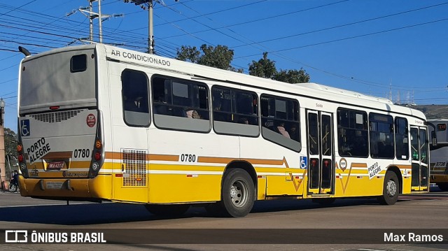 Companhia Carris Porto-Alegrense 0780 na cidade de Porto Alegre, Rio Grande do Sul, Brasil, por Max Ramos. ID da foto: 9155931.