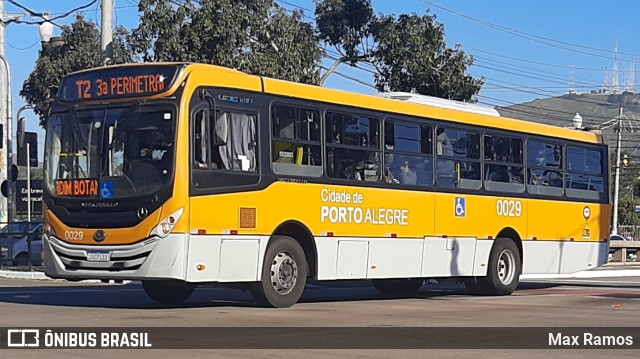 Companhia Carris Porto-Alegrense 0029 na cidade de Porto Alegre, Rio Grande do Sul, Brasil, por Max Ramos. Número da foto: #9155162.