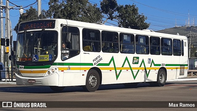 Auto Viação Presidente Vargas 2029 na cidade de Porto Alegre, Rio Grande do Sul, Brasil, por Max Ramos. ID da foto: 9155164.