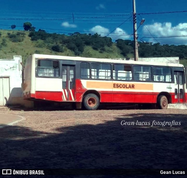 Van Transportes 7202 na cidade de Ataléia, Minas Gerais, Brasil, por Gean Lucas. Número da foto: #9227755.
