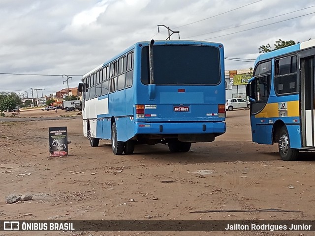 Ônibus Particulares 8889 na cidade de Petrolina, Pernambuco, Brasil, por Jailton Rodrigues Junior. Número da foto: #9227010.