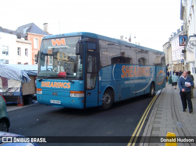 Shearings 314 na cidade de Cirencester, Gloucestershire, Inglaterra, por Donald Hudson. ID da foto: 9256835.