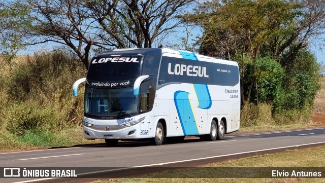 LopeSul Transportes - Lopes e Oliveira Transportes e Turismo - Lopes Sul 2082 na cidade de Floresta, Paraná, Brasil, por Elvio Antunes. ID da foto: 9262843.