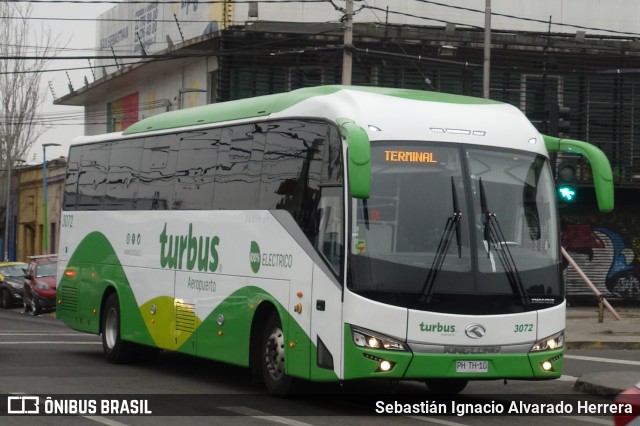 TurBus 3072 na cidade de Santiago, Santiago, Metropolitana de Santiago, Chile, por Sebastián Ignacio Alvarado Herrera. Número da foto: #9262549.