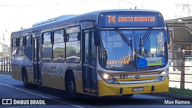 Companhia Carris Porto-Alegrense 0681 na cidade de Porto Alegre, Rio Grande do Sul, Brasil, por Max Ramos. ID da foto: 9280269.