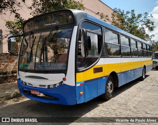 Ônibus Particulares 8988 na cidade de Belo Horizonte, Minas Gerais, Brasil, por Vicente de Paulo Alves. ID da foto: 9284219.