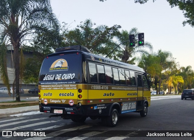 Ônibus Particulares Aguia de ouro na cidade de São Paulo, São Paulo, Brasil, por Jackson Sousa Leite. ID da foto: 9287428.