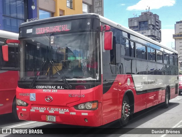 Coopatrac AB 6121 na cidade de Catedral, San José, San José, Costa Rica, por Daniel Brenes. Número da foto: #9230298.