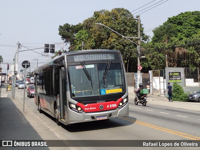 Express Transportes Urbanos Ltda 4 8186 na cidade de São Paulo, São Paulo, Brasil, por Rafael Lopes de Oliveira. ID da foto: 9289482.