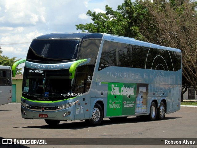 Viação Garcia 8451 na cidade de Paranavaí, Paraná, Brasil, por Robson Alves. ID da foto: 9293809.