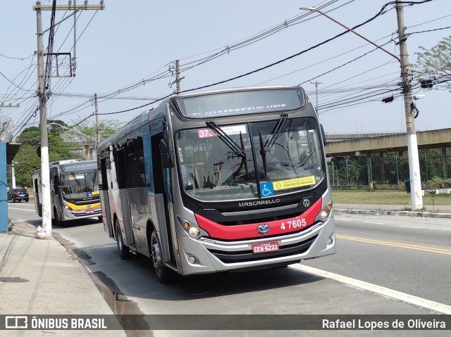 Pêssego Transportes 4 7605 na cidade de São Paulo, São Paulo, Brasil, por Rafael Lopes de Oliveira. ID da foto: 9292134.