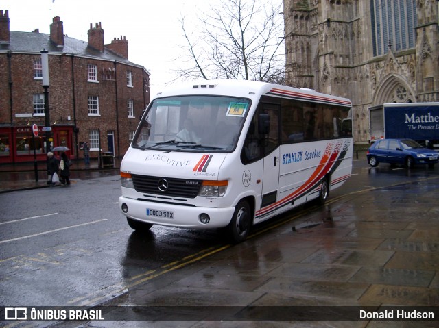 Stanley Travel  na cidade de York, North Yorkshire, Inglaterra, por Donald Hudson. ID da foto: 9292070.