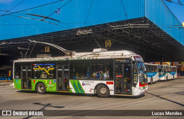 Metra - Sistema Metropolitano de Transporte 7207 na cidade de São Paulo, São Paulo, Brasil, por Lucas Mendes. ID da foto: 9301402.