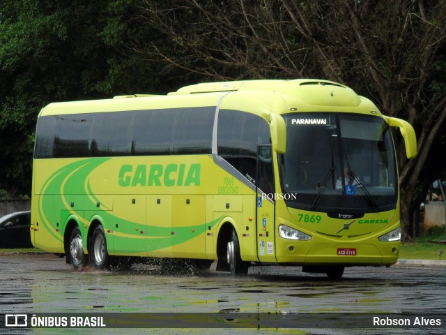 Viação Garcia 7869 na cidade de Paranavaí, Paraná, Brasil, por Robson Alves. ID da foto: 9309327.