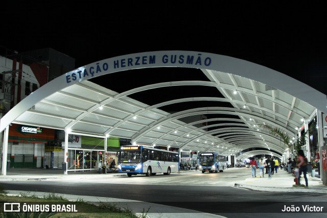 Terminais Rodoviários e Urbanos estação herzem gusmão na cidade de Vitória da Conquista, Bahia, Brasil, por João Victor. ID da foto: 9313986.