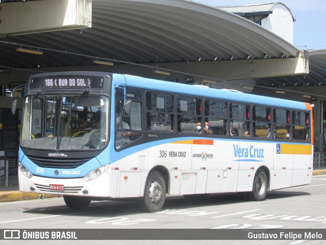 Expresso Vera Cruz 306 na cidade de Jaboatão dos Guararapes, Pernambuco, Brasil, por Gustavo Felipe Melo. Número da foto: #9315141.