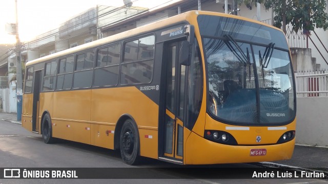 Ônibus Particulares MFG6910 na cidade de Balneário Camboriú, Santa Catarina, Brasil, por André Luis L Furlan. ID da foto: 9315316.