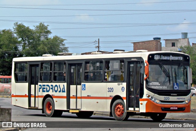 Empresa Pedrosa 320 na cidade de Recife, Pernambuco, Brasil, por Guilherme Silva. Número da foto: #9317538.