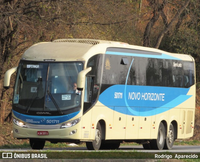 Viação Novo Horizonte 501711 na cidade de Carmópolis de Minas, Minas Gerais, Brasil, por Rodrigo  Aparecido. Número da foto: #9233027.