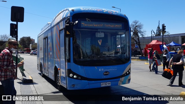 Metbus LRBZ44 na cidade de Maipú, Santiago, Metropolitana de Santiago, Chile, por Benjamín Tomás Lazo Acuña. Número da foto: #9322679.