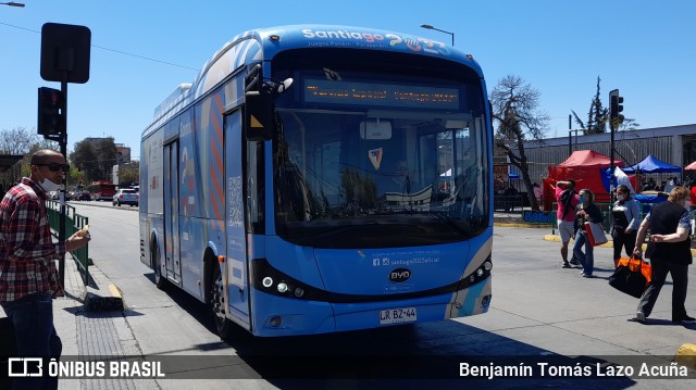 Metbus LRBZ44 na cidade de Maipú, Santiago, Metropolitana de Santiago, Chile, por Benjamín Tomás Lazo Acuña. ID da foto: 9322679.