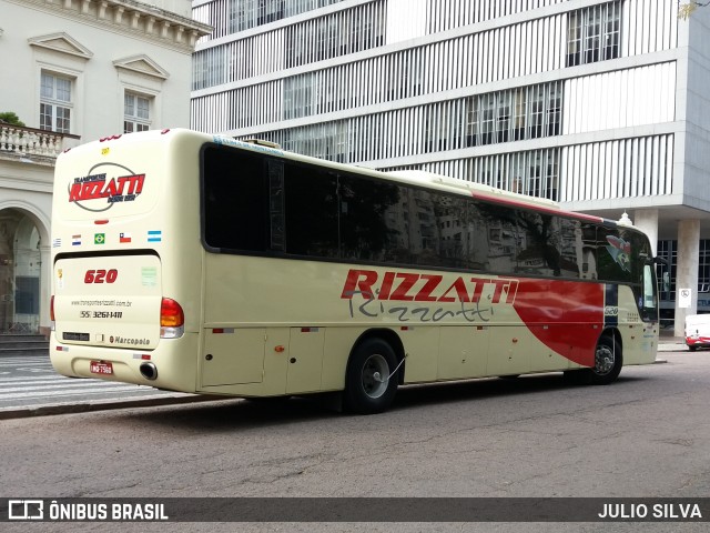 Transportes Rizzatti 620 na cidade de Porto Alegre, Rio Grande do Sul, Brasil, por JULIO SILVA. Número da foto: #9237433.
