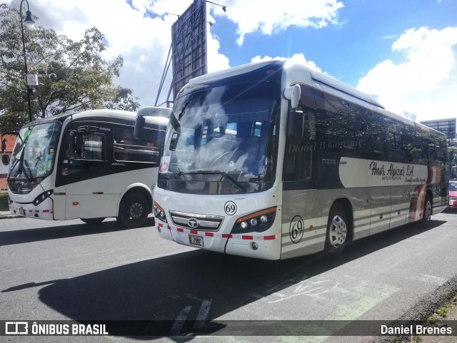 Hermanos Alpizar 69 na cidade de Catedral, San José, San José, Costa Rica, por Daniel Brenes. Número da foto: #9238094.