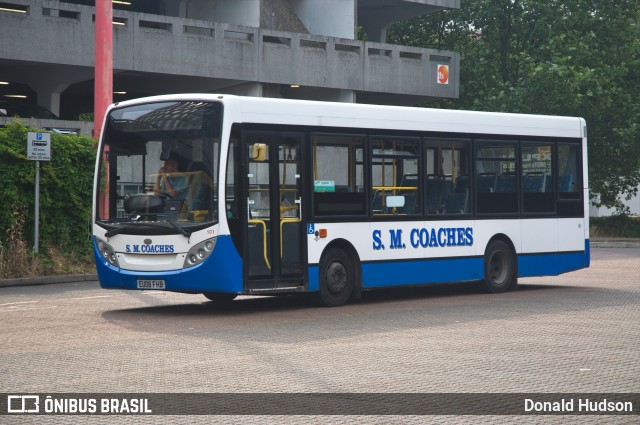 S. M. Coaches 101 na cidade de Harlow, Essex, Inglaterra, por Donald Hudson. Número da foto: #9245991.