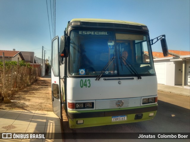 Ônibus Particulares 043 na cidade de Santo Antônio de Posse, São Paulo, Brasil, por Jônatas  Colombo Boer. Número da foto: #9248513.