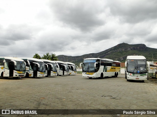 Empresa Gontijo de Transportes Garagem AMJ na cidade de Almenara, Minas Gerais, Brasil, por Paulo Sérgio Silva. ID da foto: 9247918.