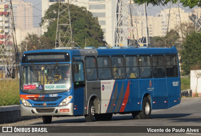 Viação Jacareí 10.897 na cidade de São José dos Campos, São Paulo, Brasil, por Vicente de Paulo Alves. ID da foto: 9254744.